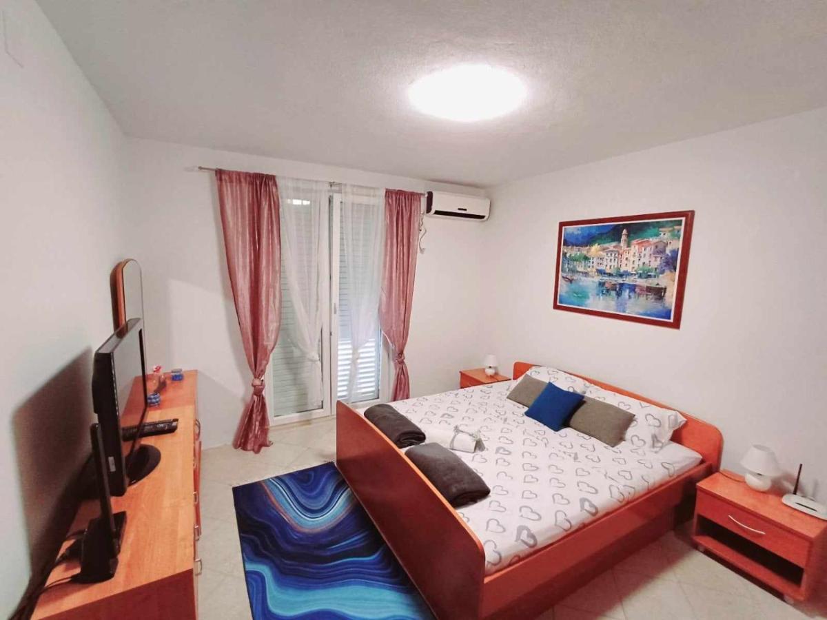 Nil 1s Near The Beach Apartment Mlini
